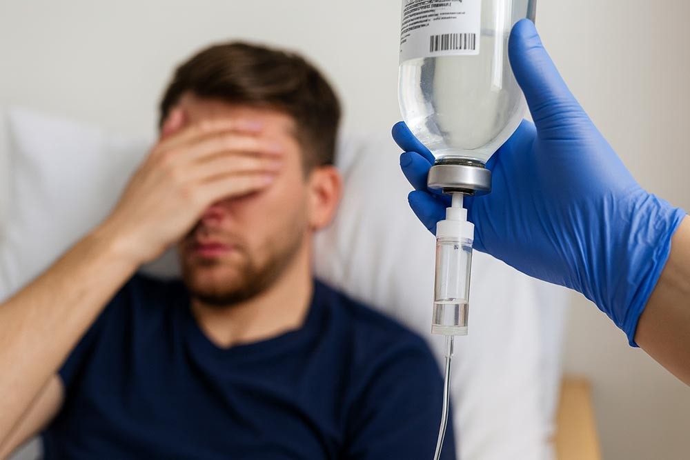 Капельница при похмелье: кому и в каких случаях она нужна?