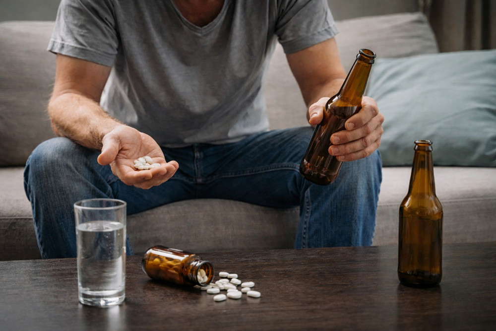 Алкоголь и снотворное: почему их нельзя смешивать